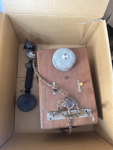 Altes wandtelefon aus - wandtelefon, holz