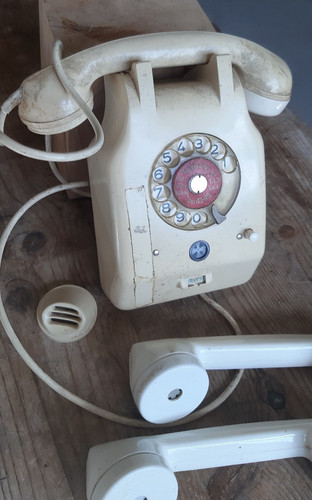 Altes weißes wand telefon - weißes,