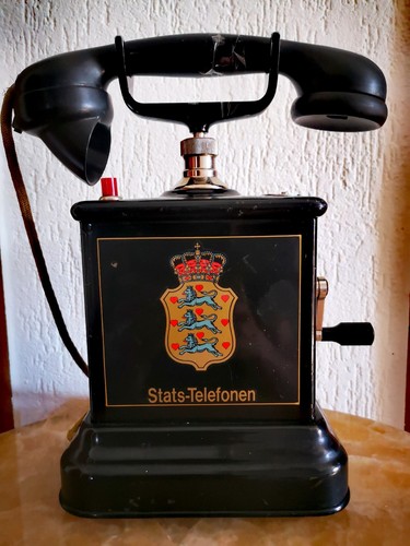 Antikes telefon mit kurbel - mit,