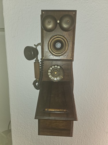 Wandtelefon antik sehr alt - sehr,