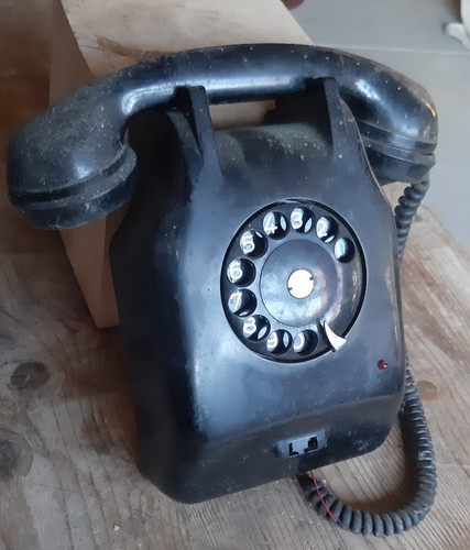 Altes schwarzes wand telefon - altes,