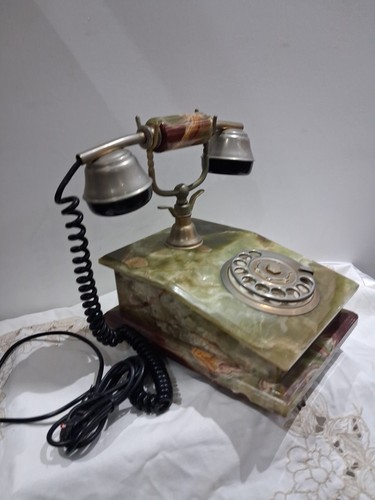 Telefon mit wählscheibe retro - telefon,